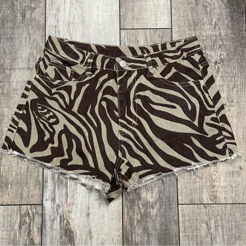 SHEIN High Waist Raw Hem Tiger Striped Short Shorts Brown Cream Size Small - Picture 2 of 8